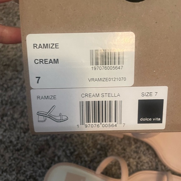 Dolce Vita. Low heels. Size 7 - Picture 2 of 4